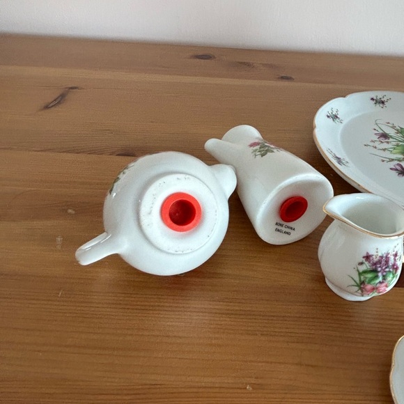 Miniature Tea Set - Picture 8 of 15